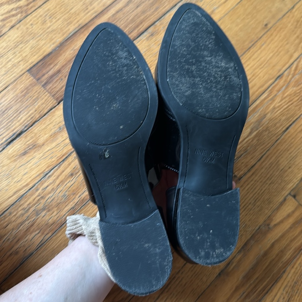 Nine West Black Flats with Elegant Cutout Details 6.5 - Picture 6 of 9